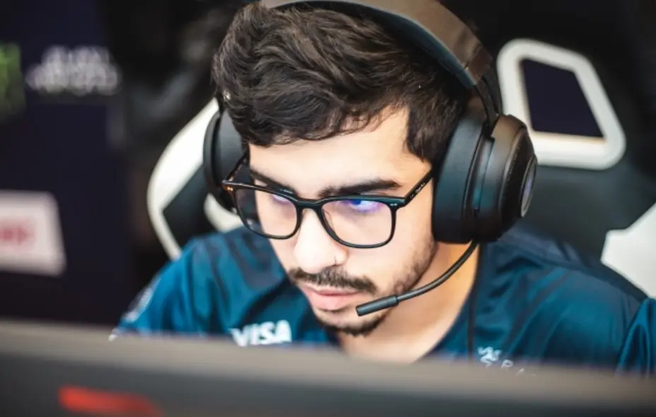 “Parei de fazer um monte de jogadas boas que gostava de fazer para que Felps pudesse tentar” – HLTV.org entrevista coldzera