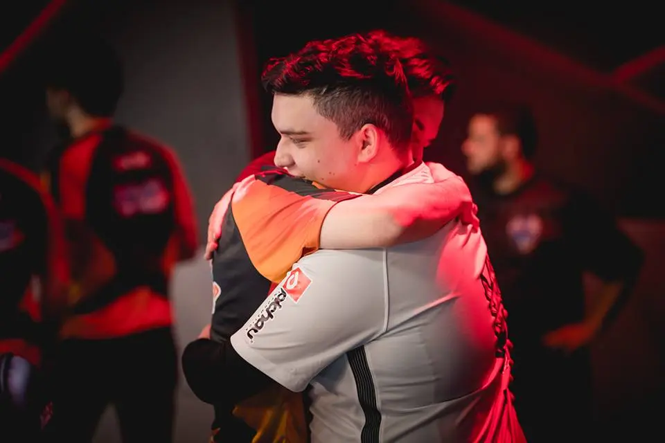 Red Canids Corinthians demite seus treinadores após perder a liderança do CBLOL