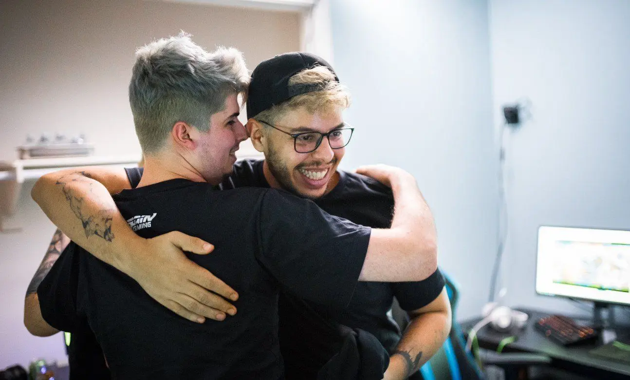 Entre altos e baixos, PaiN Gaming vence Fnatic, mas perde para a EG