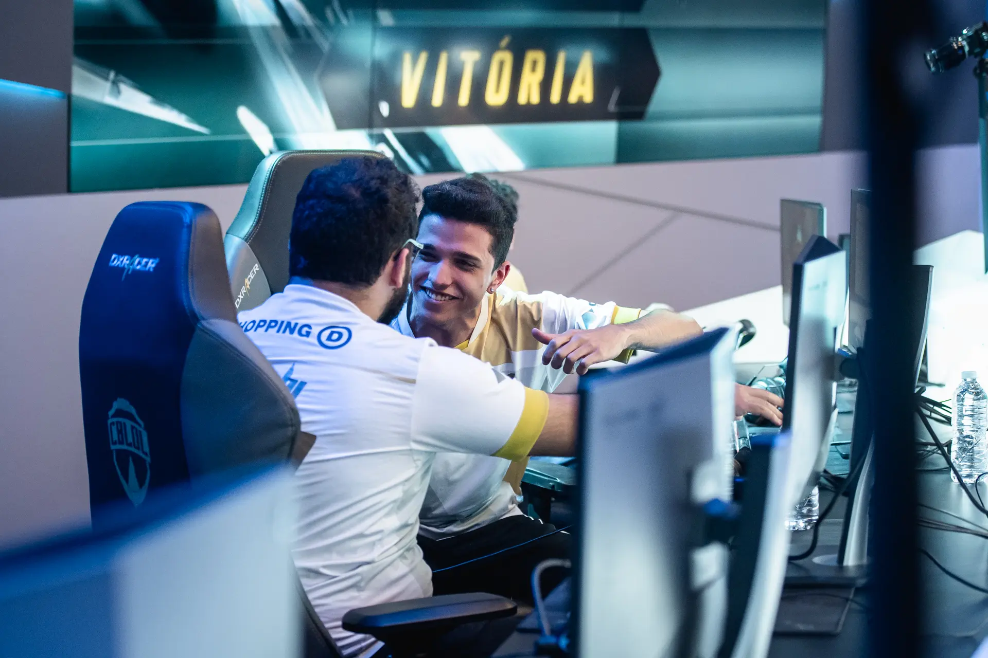 KBM vence paiN e assume liderança isolada do CBLoL; confira os resultados da sexta rodada