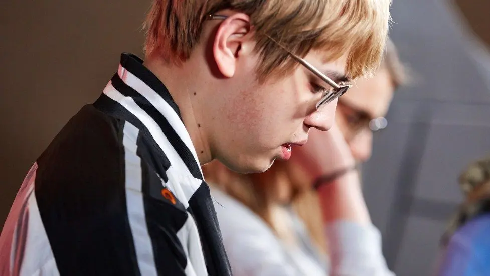 “Muita pressão” Fade anuncia aposentadoria aos 23 anos e expõe organização chinesa de Dota 2