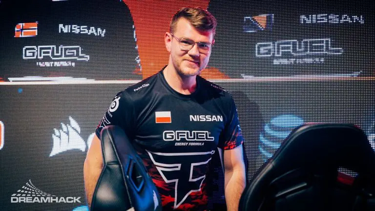 FaZe anuncia a saída de NEO da equipe