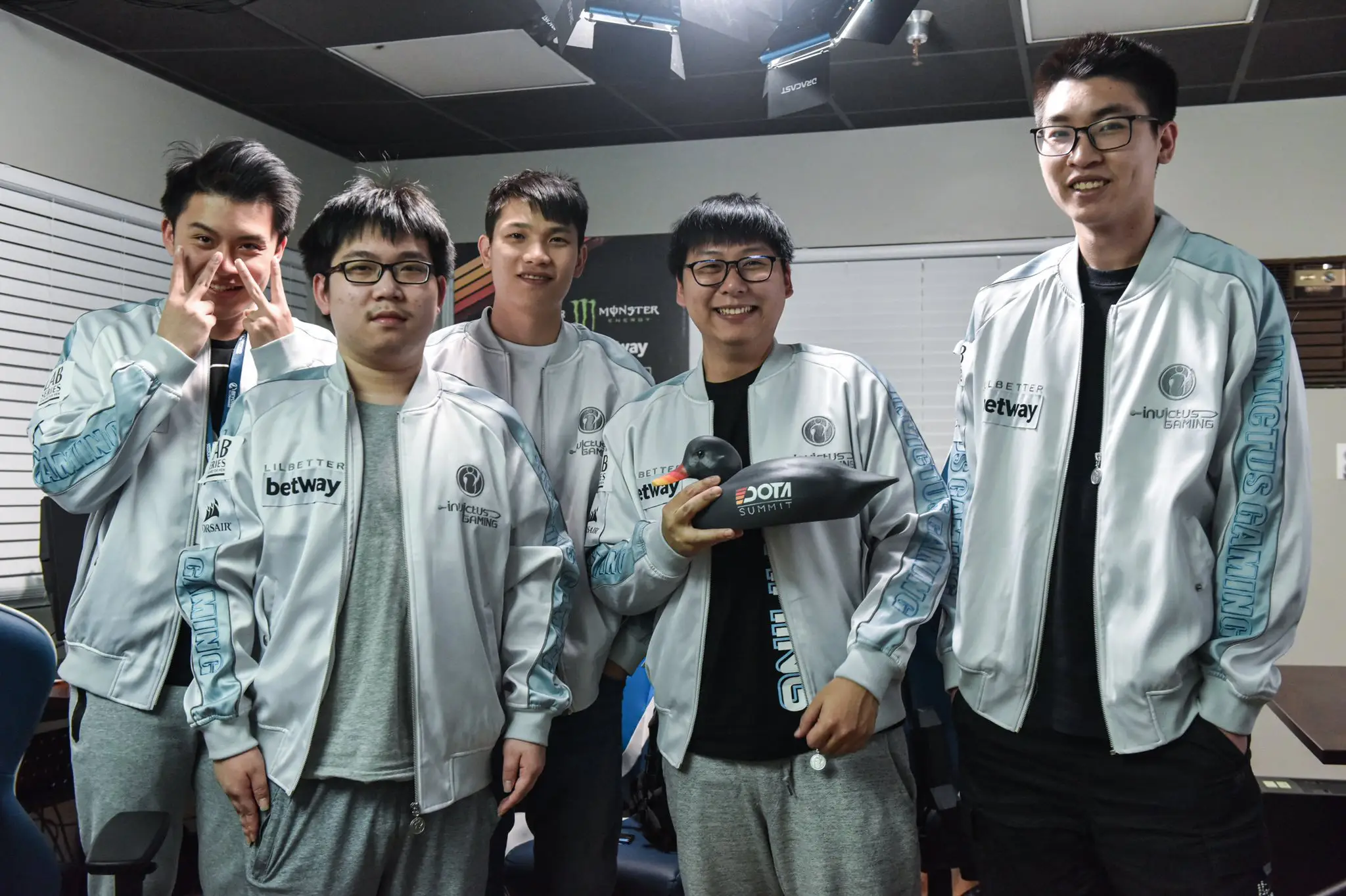 Invictus Gaming é campeã do DOTA Summit 11