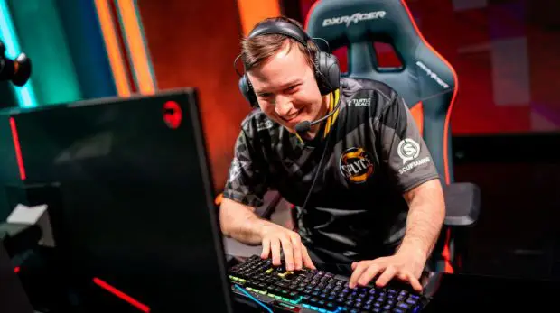 Vizicsacsi anuncia aposentadoria do competitivo de League of Legends