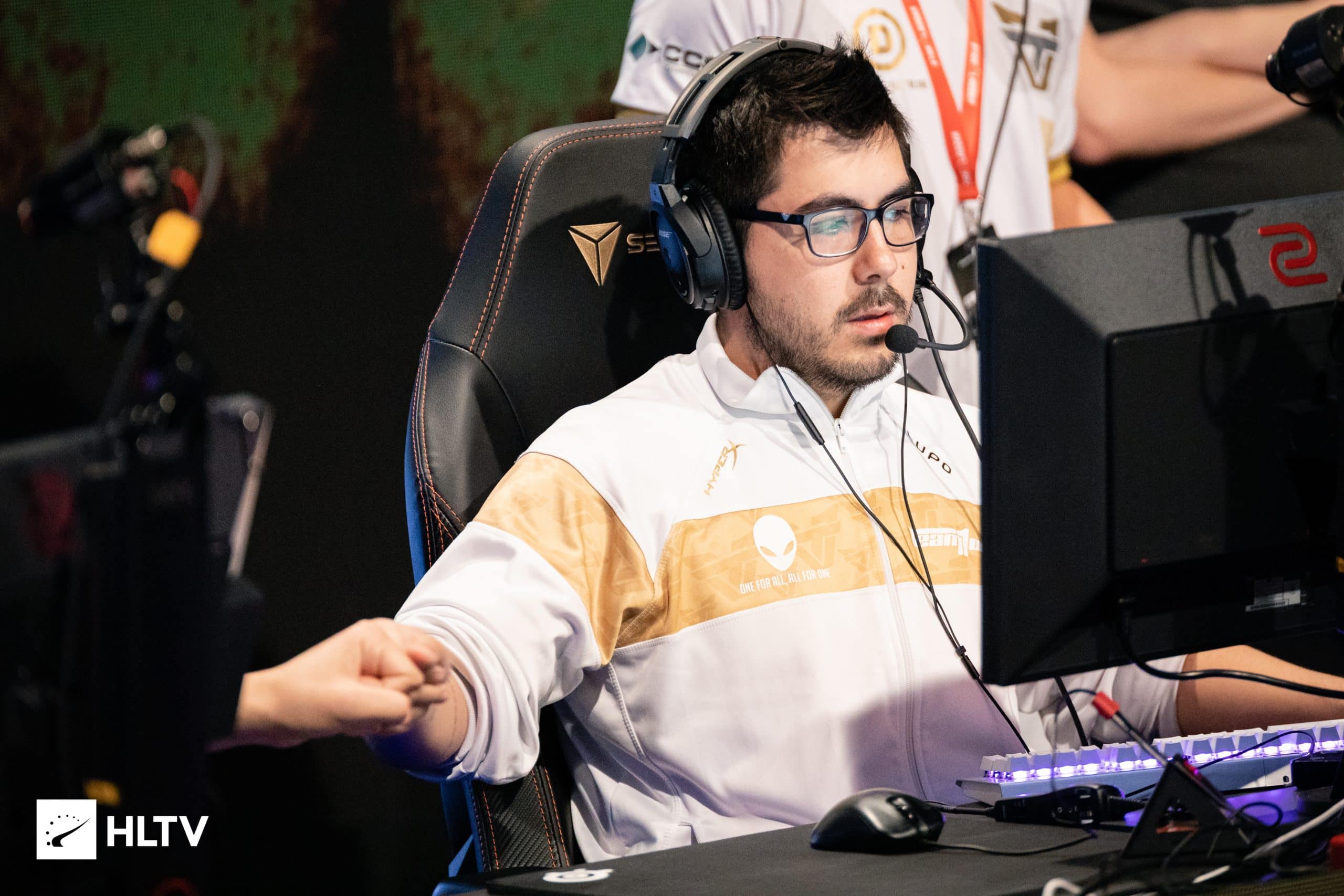Team oNe anuncia as saídas de bit e bld
