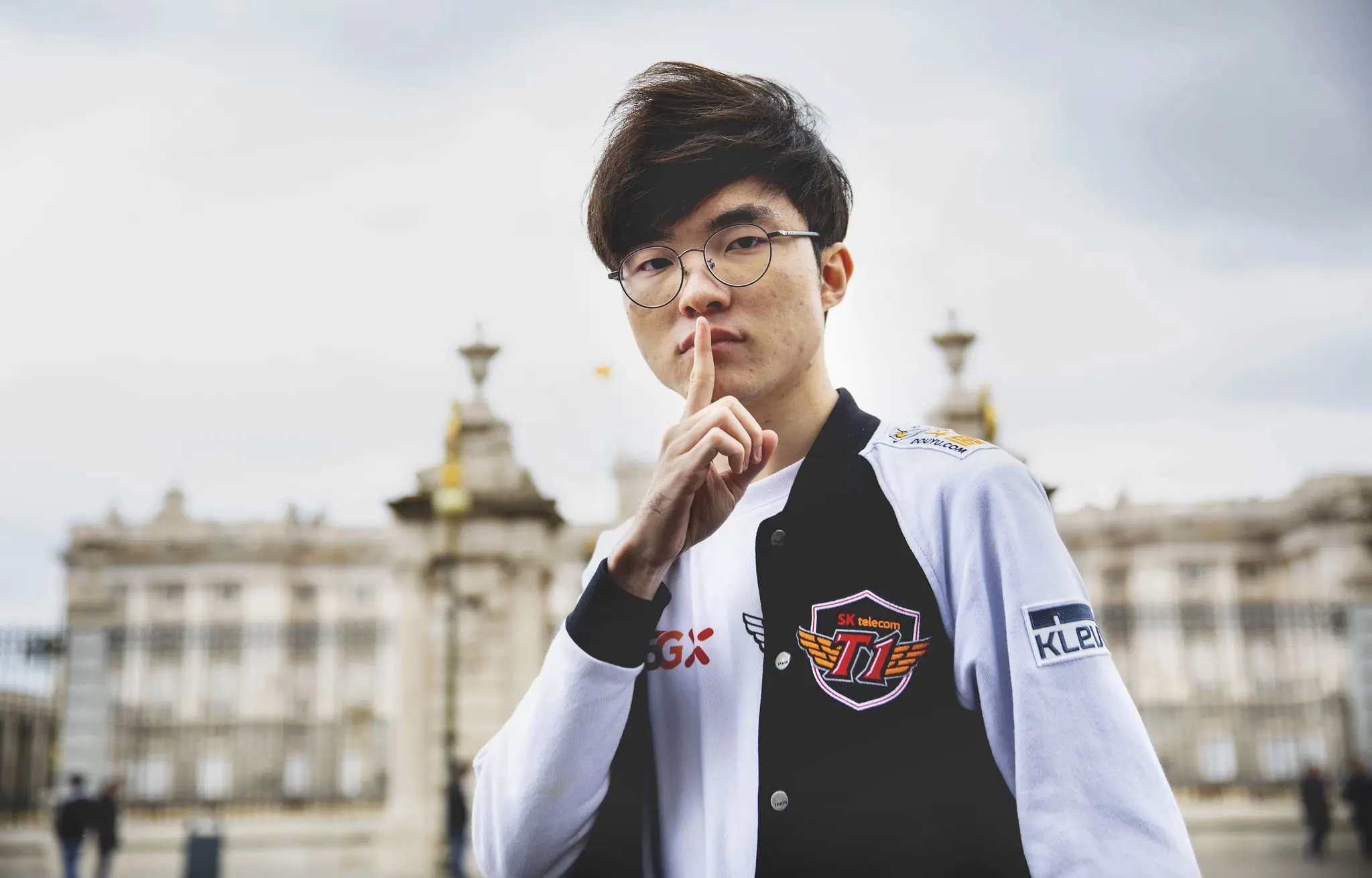 Faker revela ter recebido ofertas milhonarias na China e uma proposta de cheque em branco