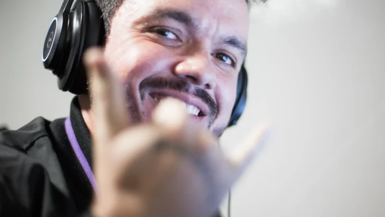 Gaules entra no top 10 canais mais vistos da Twitch