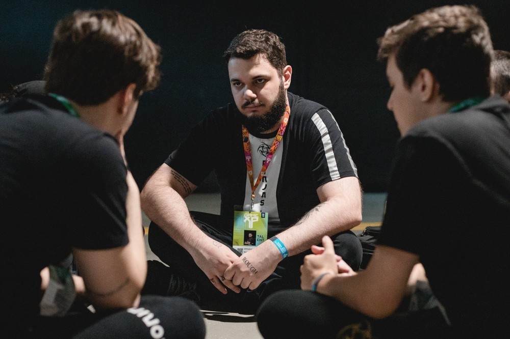 NiP anuncia a saída do coach Ar7hur