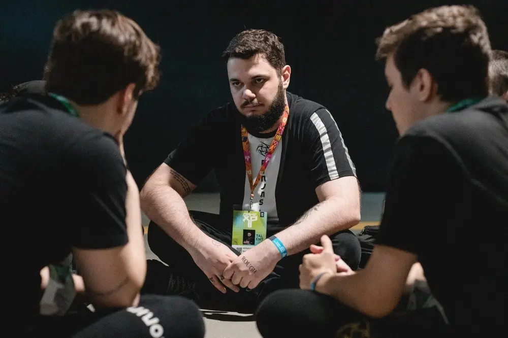 NiP anuncia a saída do coach Ar7hur