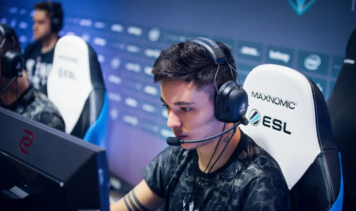 Felps anuncia sua saída da Team oNe