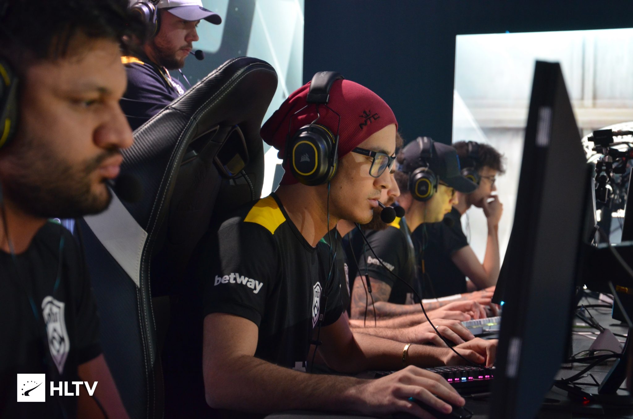 CS:GO: FLASHPOINT anuncia o adiamento das suas partidas 1 CS:GO: FLASHPOINT anuncia o adiamento das suas partidas