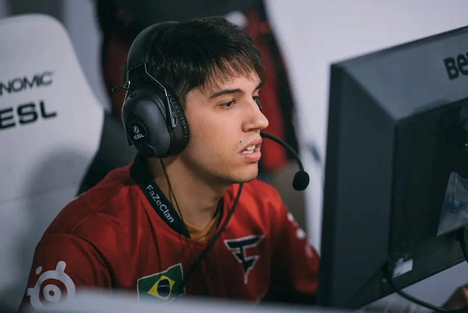 R6: FaZe Clan anuncia a saída de cameram4n da equipe