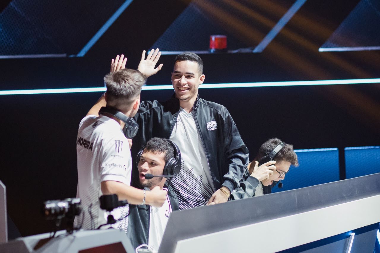 INTZ fecha o dia com dois booyah conquistados
