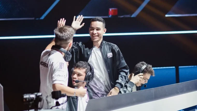 INTZ fecha o dia com dois booyah conquistados