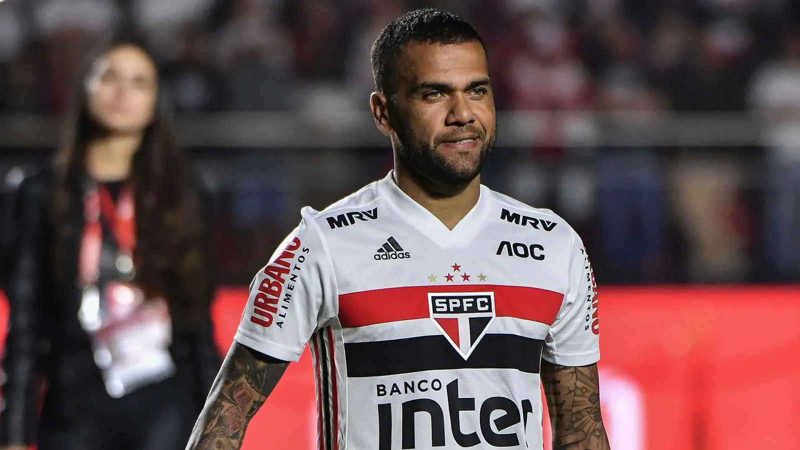 Daniel Alves anuncia sua entrada no Esports