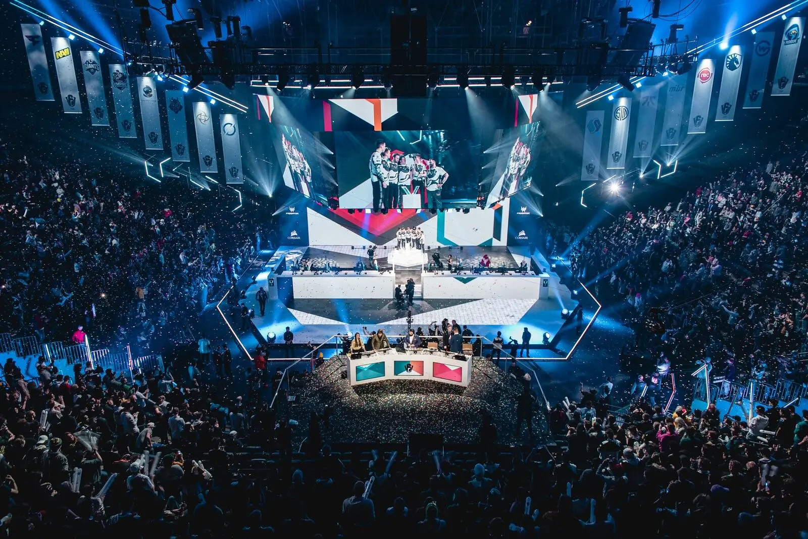 Pesquisa aponta LoL como o jogo mais impactante de 2020 e Rainbow Six entra no topo pela primeira vez