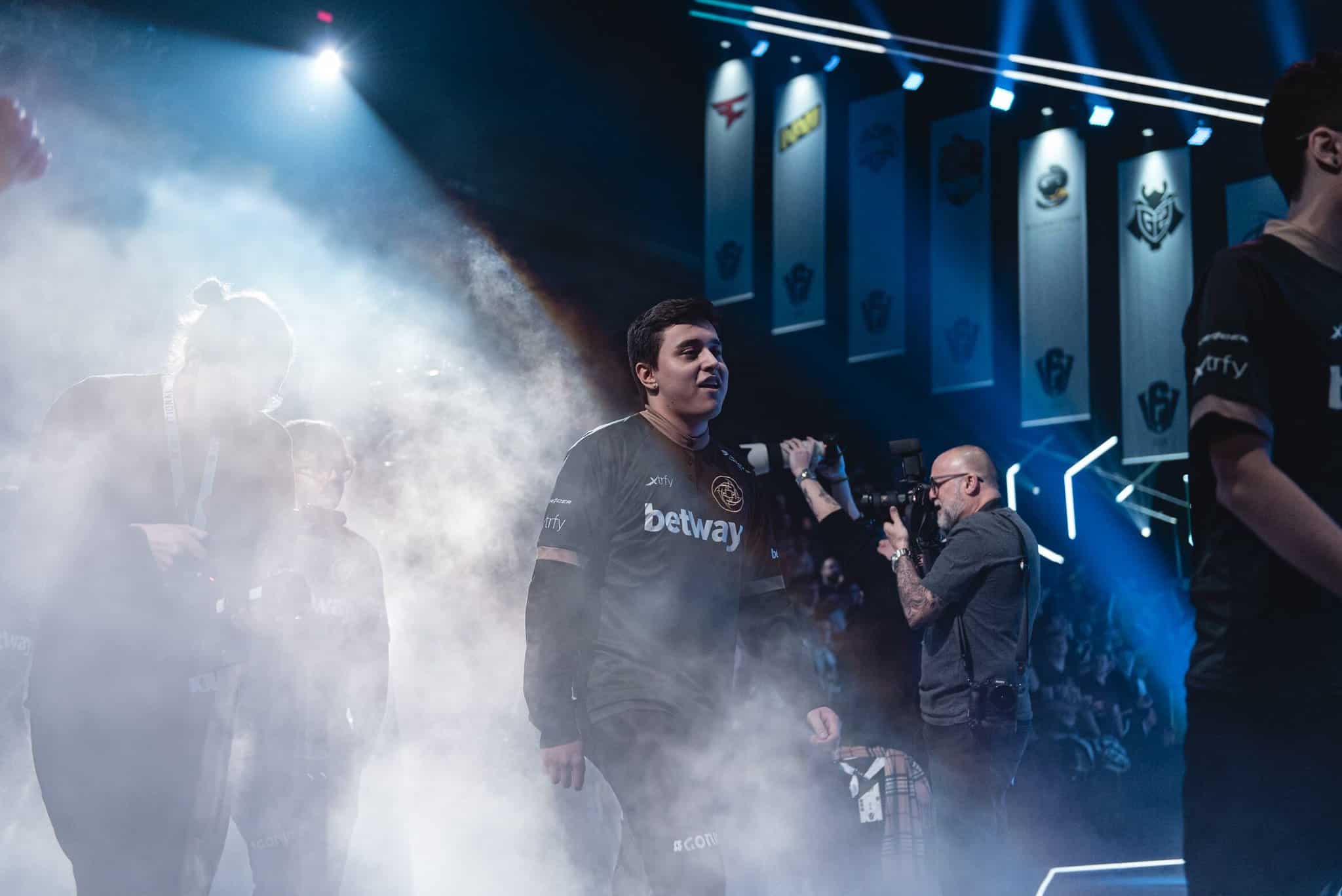 R6: Pino renova por mais dois anos com a Ninjas in Pyjamas