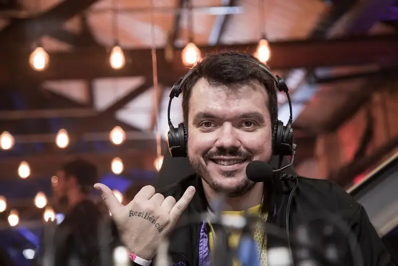 CS:GO: Gaules bate o próprio recorde de espectadores simultâneos com mais de 200 mil