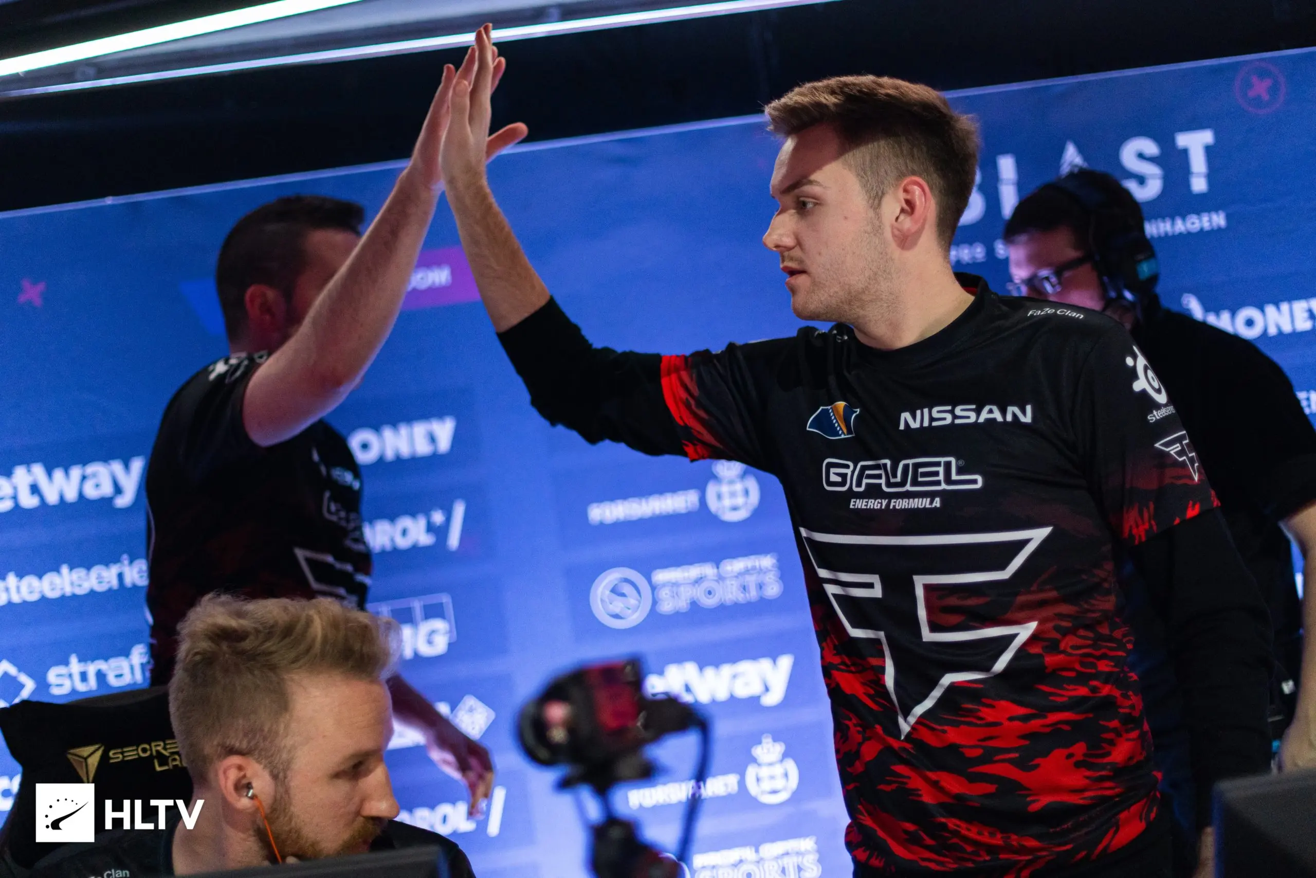 Cs_summit 6: FaZe Clan vence Heretics e avança para a partida de decisão