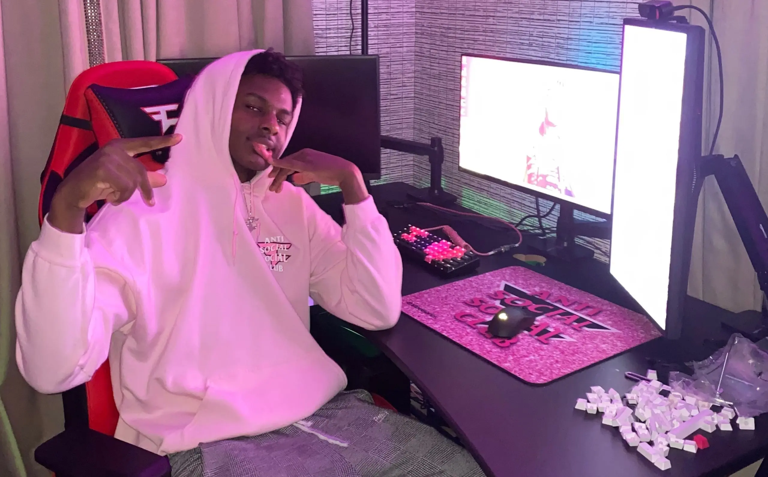 FaZe Clan anuncia a contratação de Bronny James, filho de LeBron James