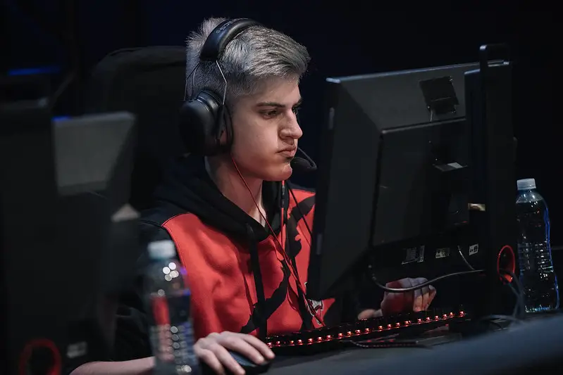 Tribo To Major: RED, Sharks e BOOM fecham segunda rodada na liderança