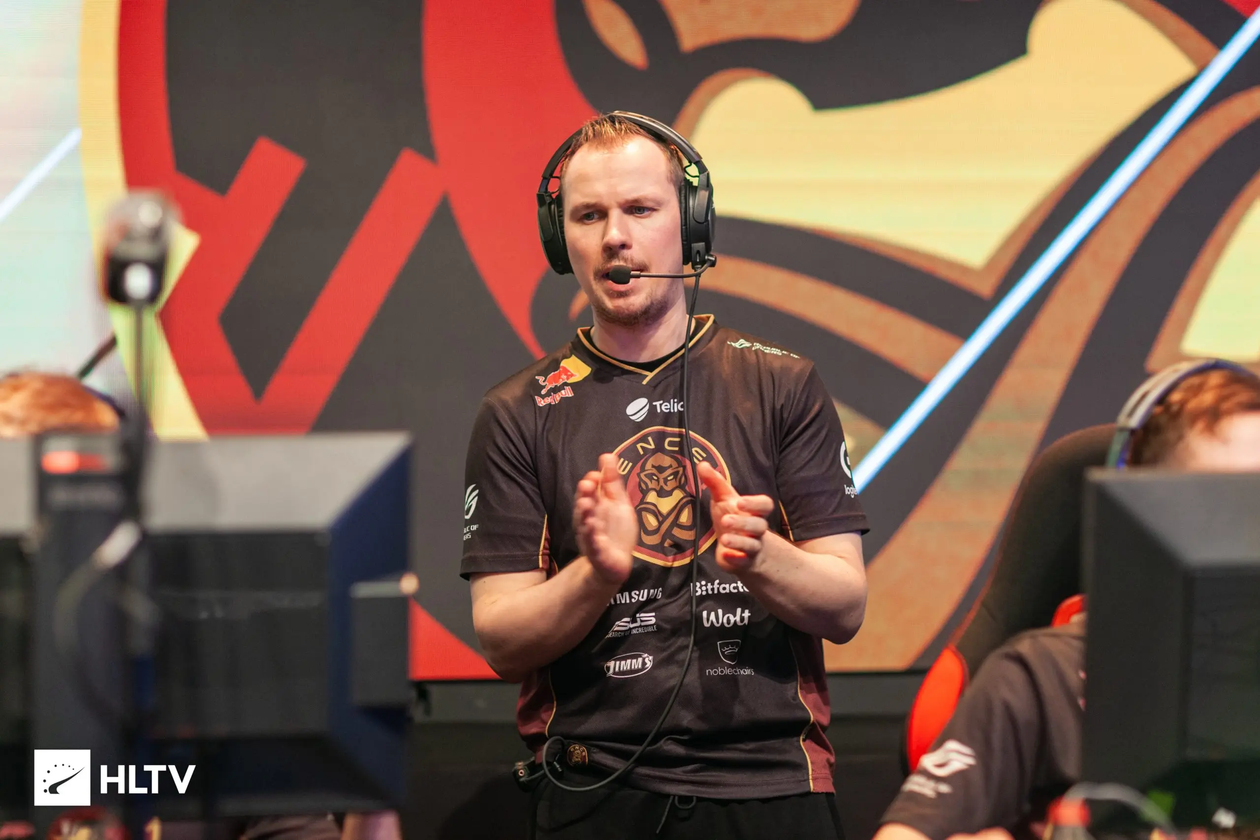 CS:GO: ENCE suspende o técnico Twista por uso do bug da visão dos treinadores