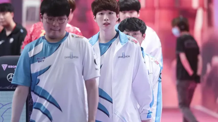 Worlds: DAWMON e Gen.G fecham o segundo dia com vitória; G2 vira sobre Suning