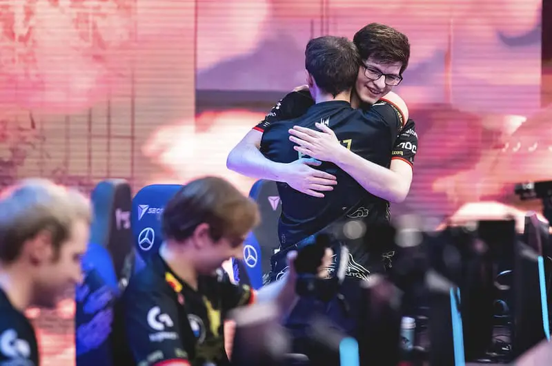 Worlds: G2 consegue sua segunda vitória seguida; Top Esports bate DragonX e lidera o Grupo D