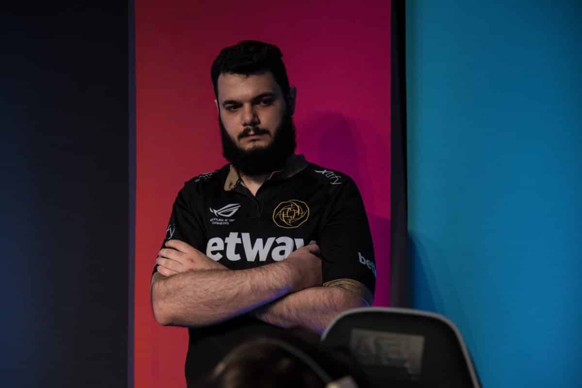 R6: Por problemas salariais, Ar7hur deixa o comando da Nora-Rengo