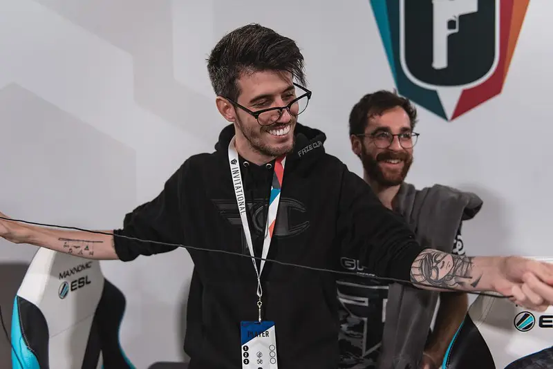 R6: FaZe Clan renova com todos os jogadores da equipe