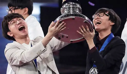 LoL: T1 anuncia dupla campeã mundial para sua comissão técnica; KkOma retorna para a Coreia