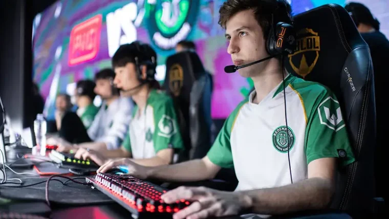 LoL: Com Scuro e Titeito, KBM divulga sua equipe academy