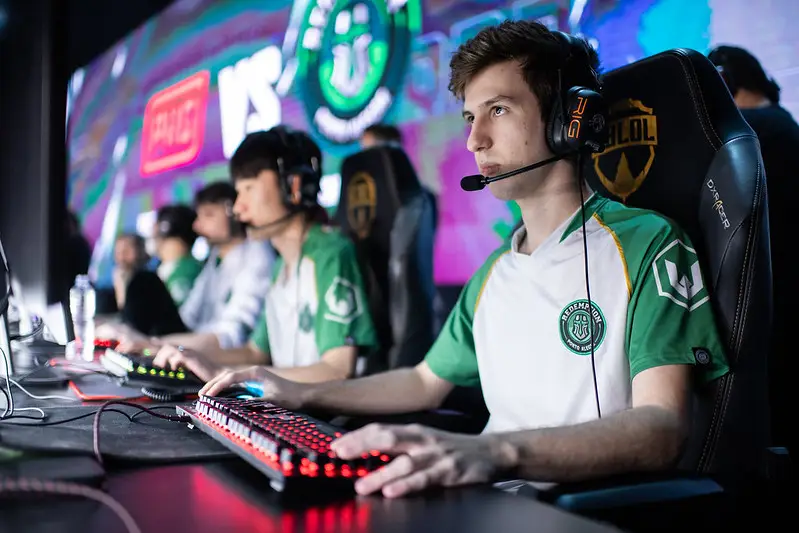 LoL: Com Scuro e Titeito, KBM divulga sua equipe academy