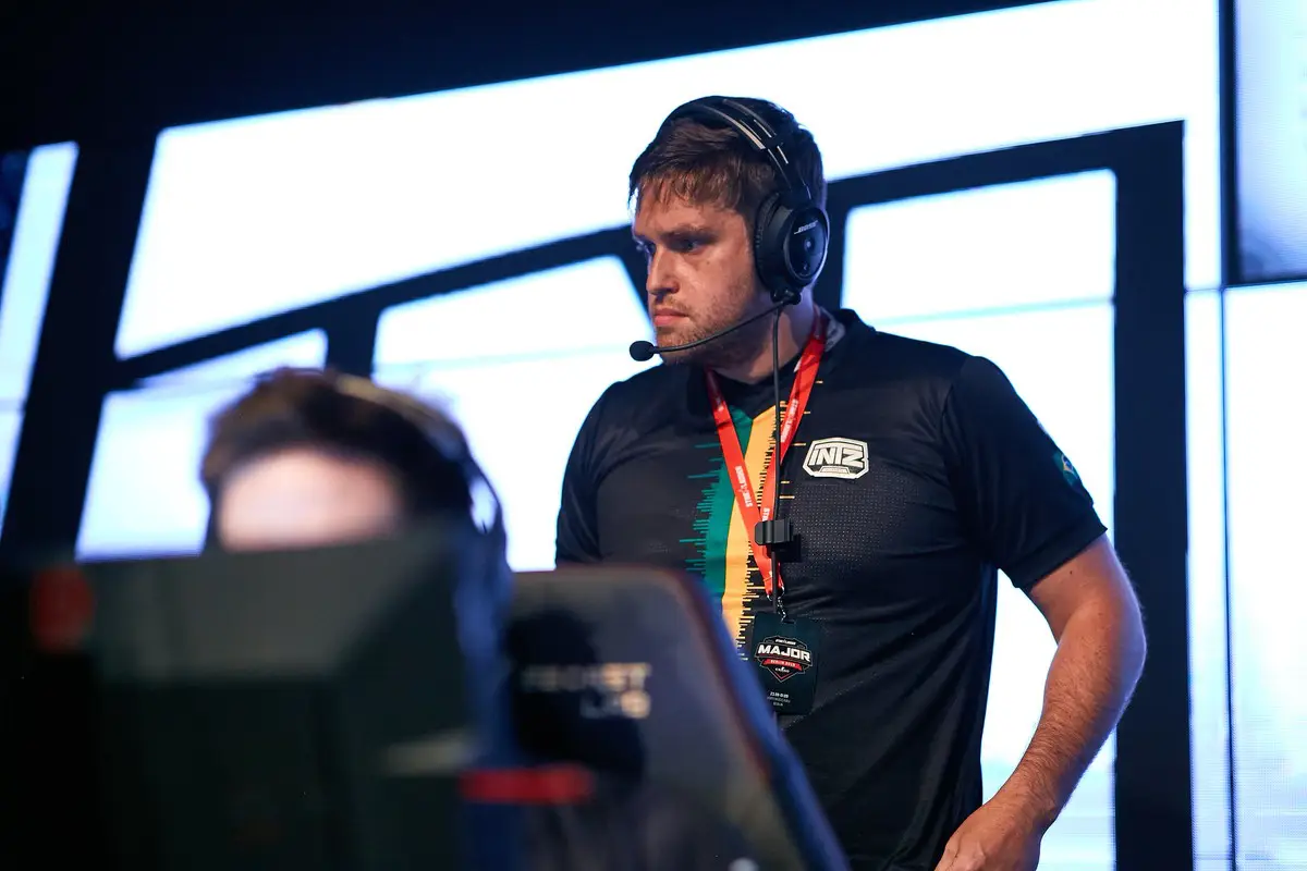 CS:GO Valve bane treinadores que utilizaram o “bug do coach” e zera os pontos RMR