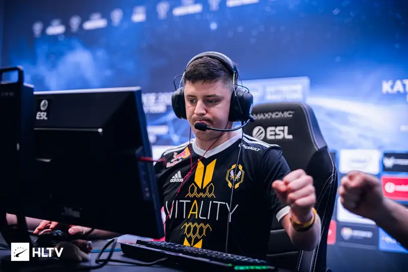 CS:GO: Por motivos pessoais, apEX é movido para o banco de reservas