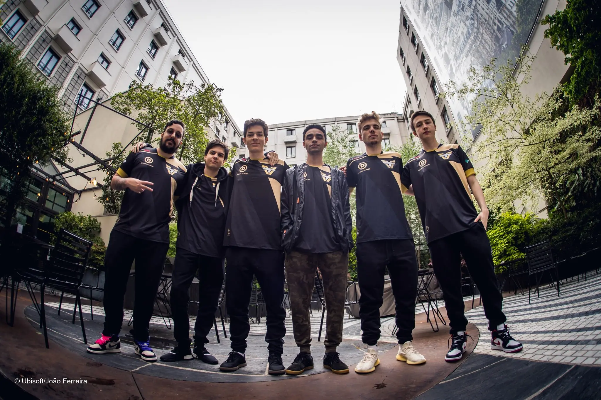 Line Team oNe R6