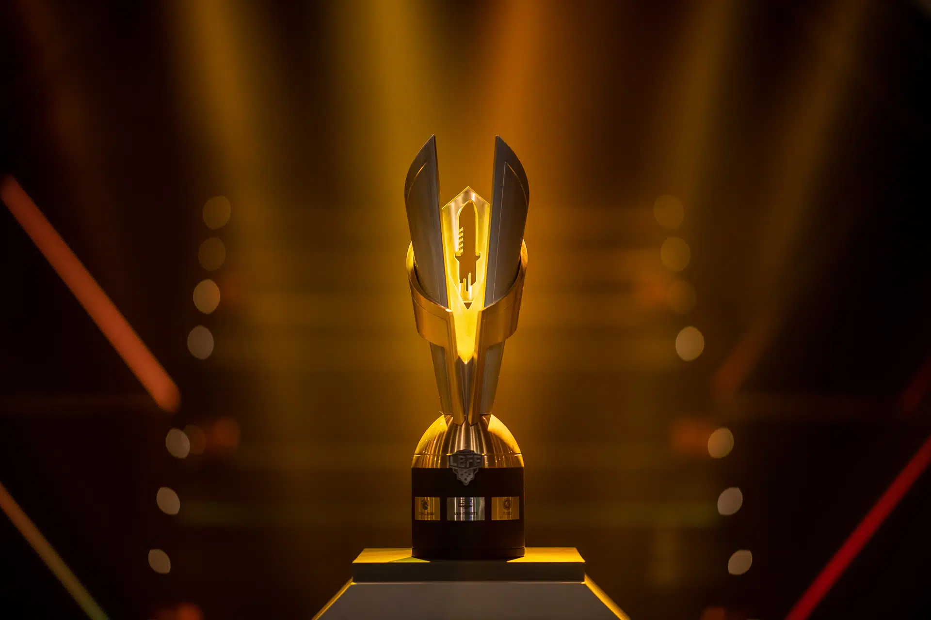 Garena define equipes e grupos da LBFF 6