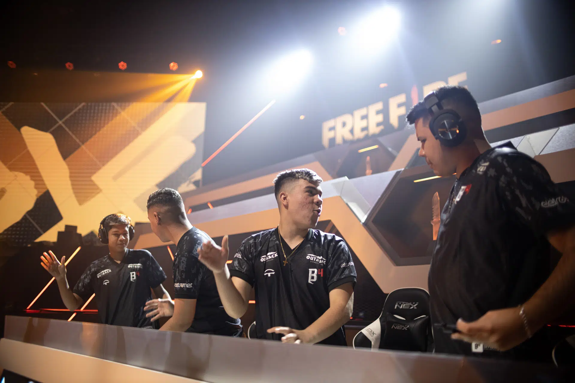 B4 bate recorde de Booyahs, e é nova líder da LBFF 6