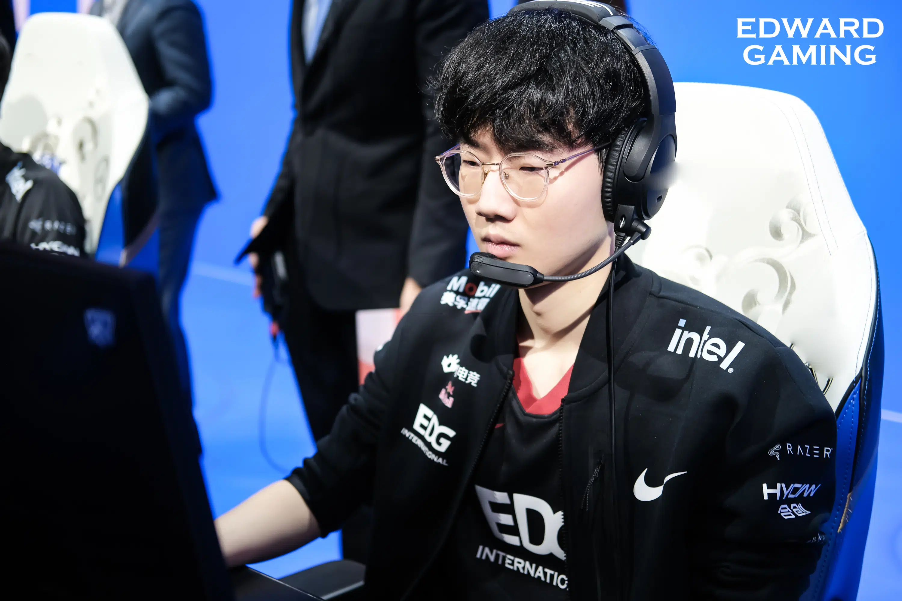 EDG vence a RNG pelas quartas de finais do Worlds 2021, Mundial de LOL, e avança para as semifinais