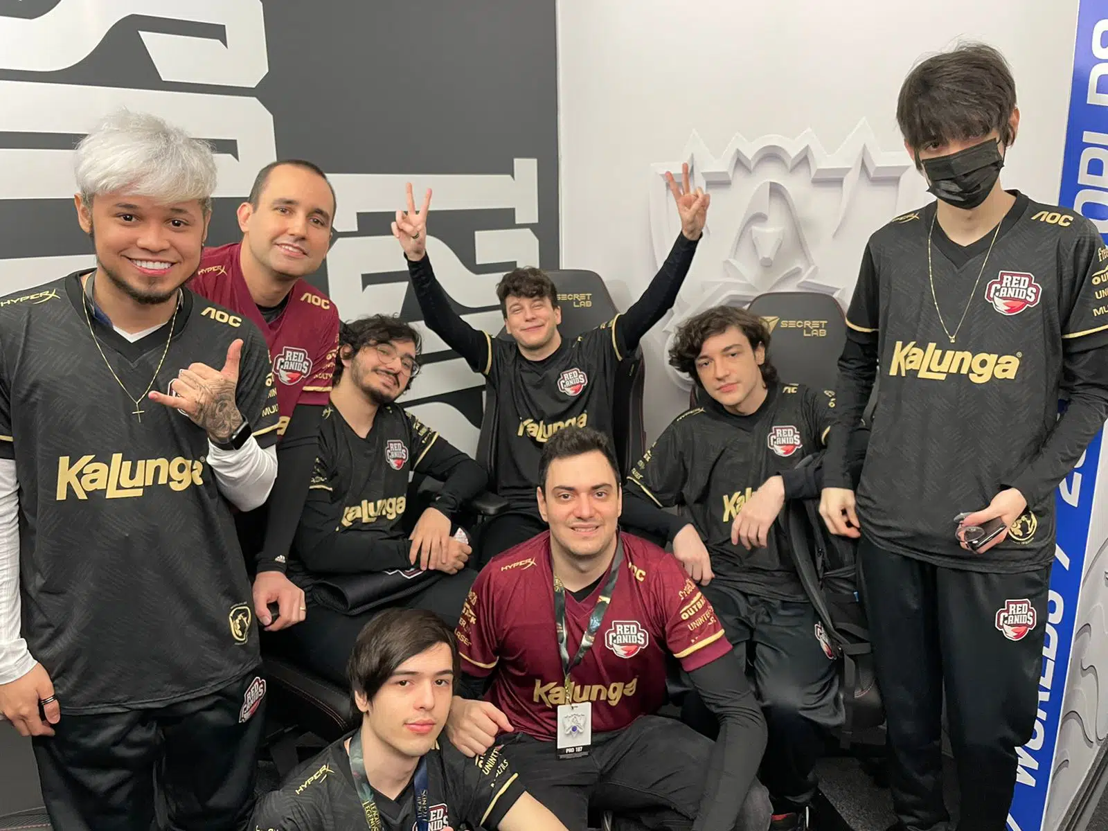 Em jogo de estreia no Worlds 2021, RED vira partida e supera Infinity