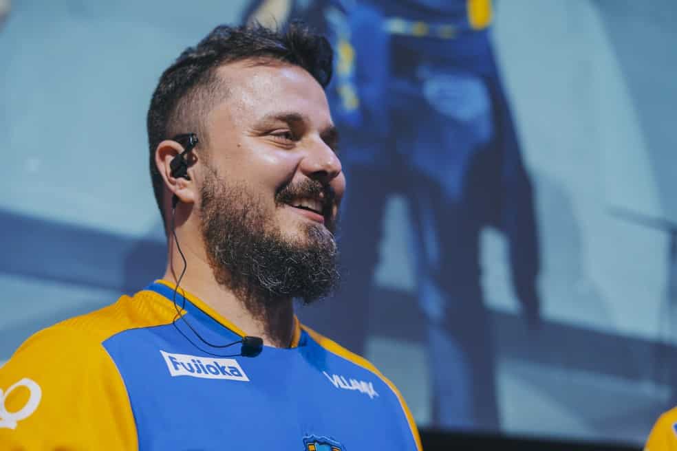 Rensga anuncia entrada no Free Fire