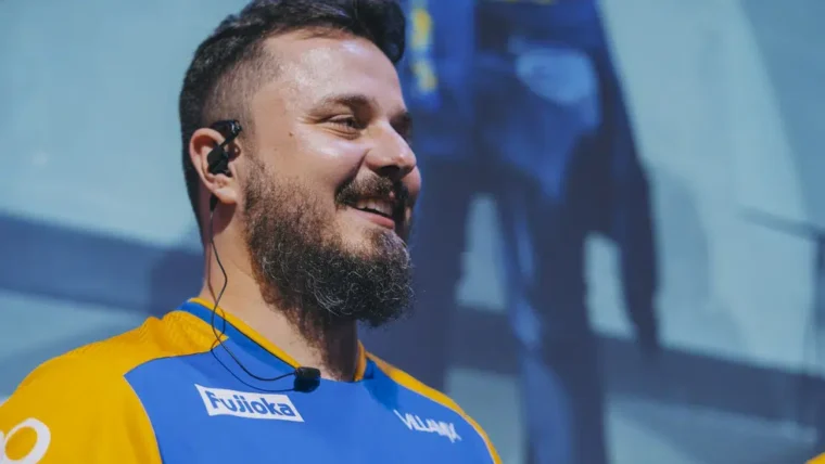 Rensga anuncia entrada no Free Fire