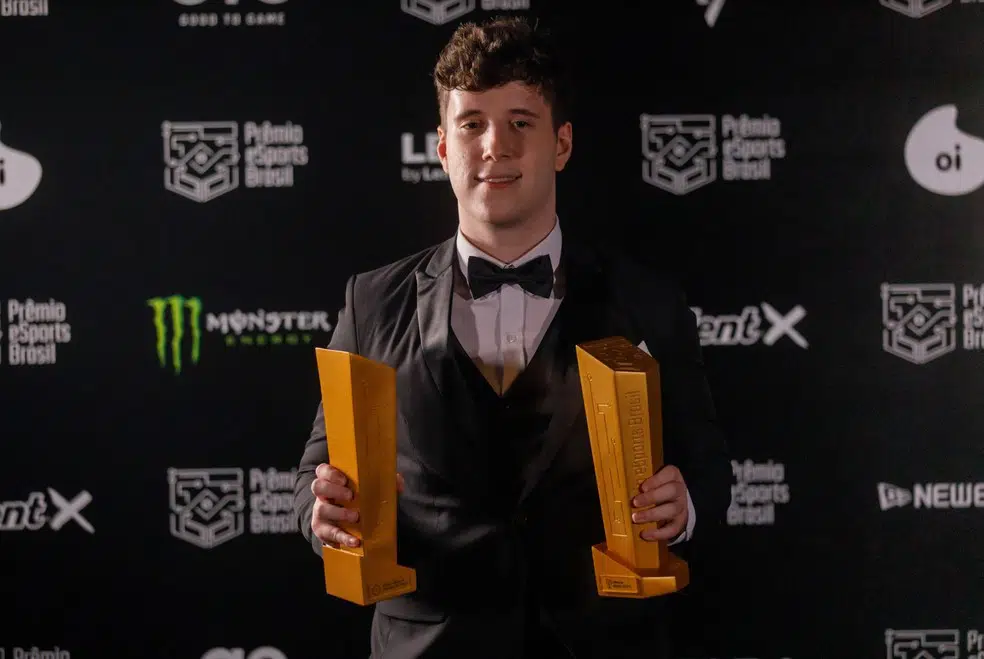 R6: Core ex-NIP fecha elenco com campeão mundial; confira psycho premio.jpg