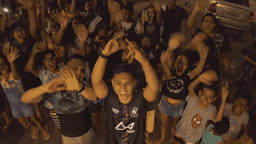 FF: Nobru faz doação de R$ 20.000 em favela de SP; veja vídeo