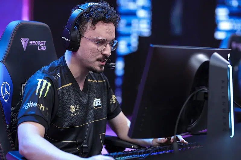 jogador aposentado de LoL