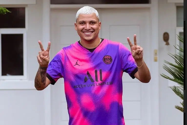 Com mais de um milhão de fãs, streamer Dedé realiza os sonhos da família