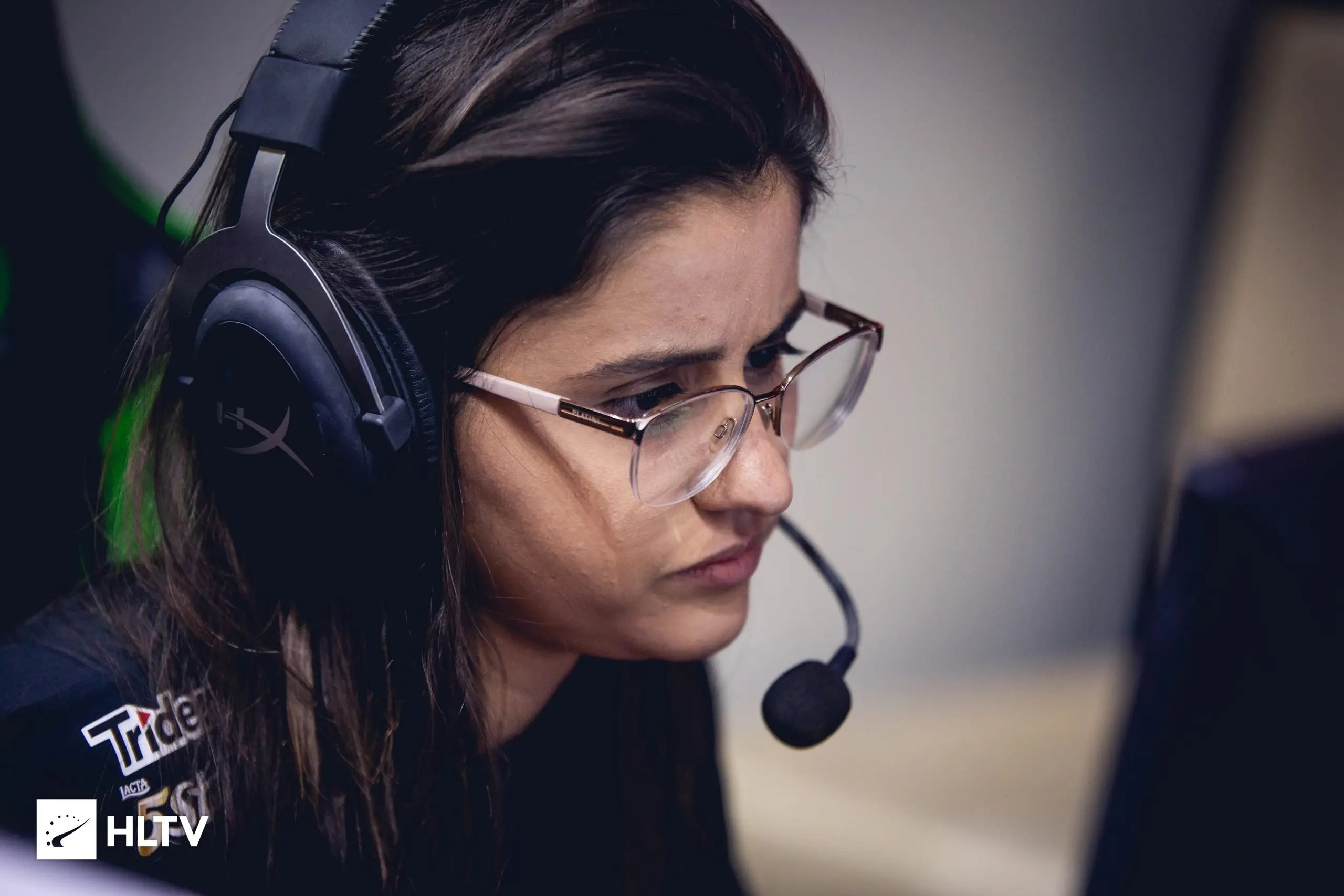 Bizinha migra do CS:GO para o VALORANT