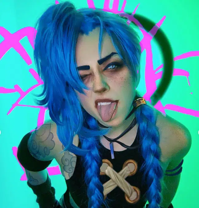 LoL: cosplayer faz versões incríveis de Jinx e Vi; confira