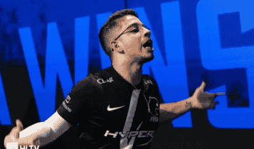 kscerato da FURIA em campeonato de pé com braços abertos