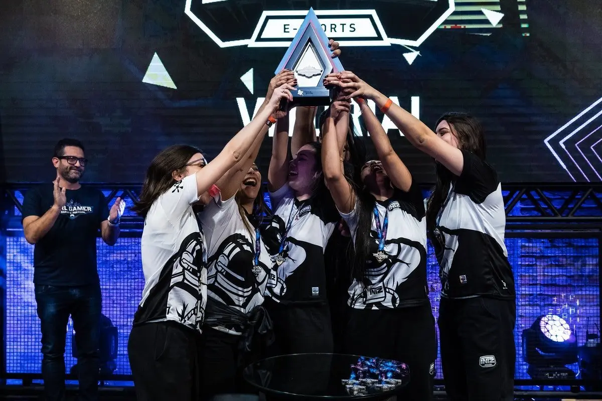 CS:GO: Com cenário feminino crescente, Brasil já passa de 10 LANs